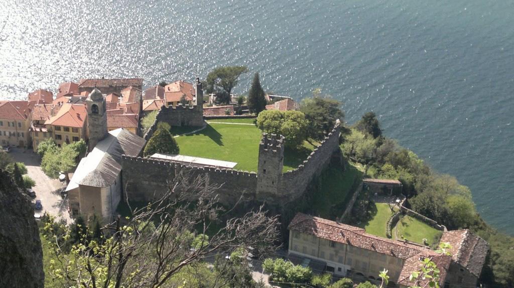 Al Castello Apartment Dervio Luaran gambar